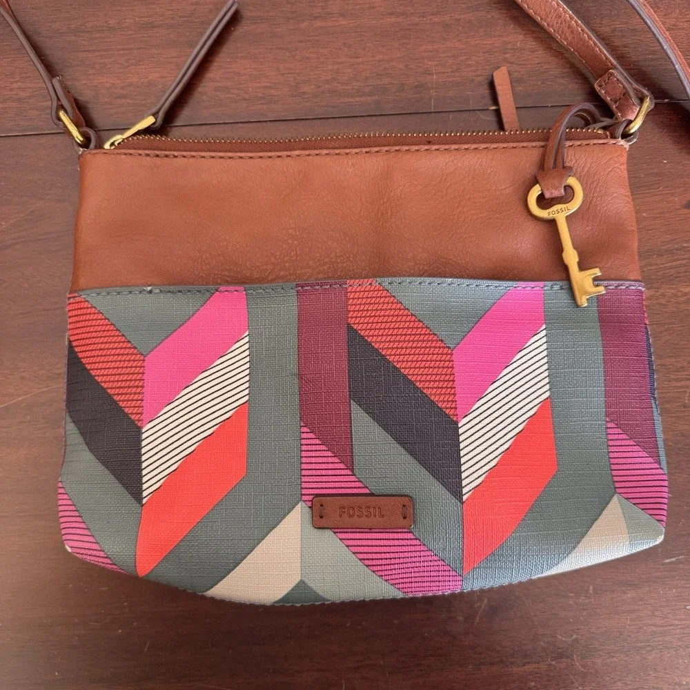 Fossil Crossbody Brown Leather Purse ~ Brass Zipper Pull & Key ~ Chevron Style